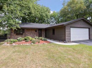 776 Hyacinth Cir, Victoria, MN 55386
