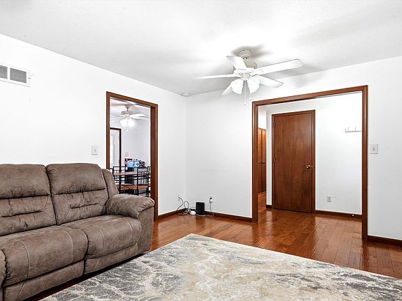 3rd image of 231 Safford St