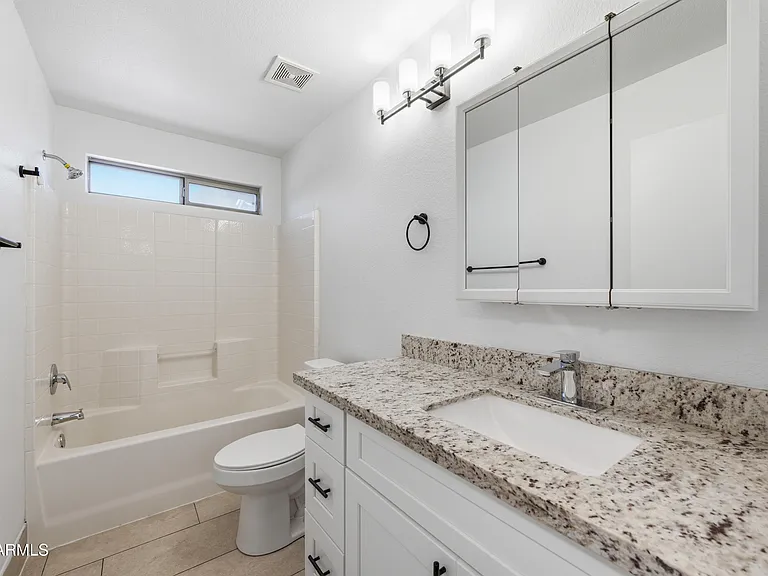 1616 E Desert Ln — Photo 19