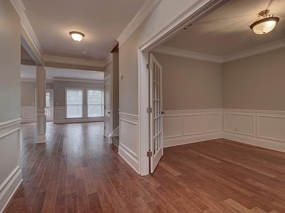 3rd image of 831 Chalet Hls