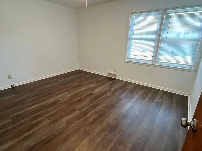 1411 S Willow Ave — Photo 14