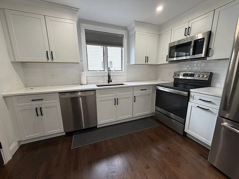 39 Endicott St — Photo 2