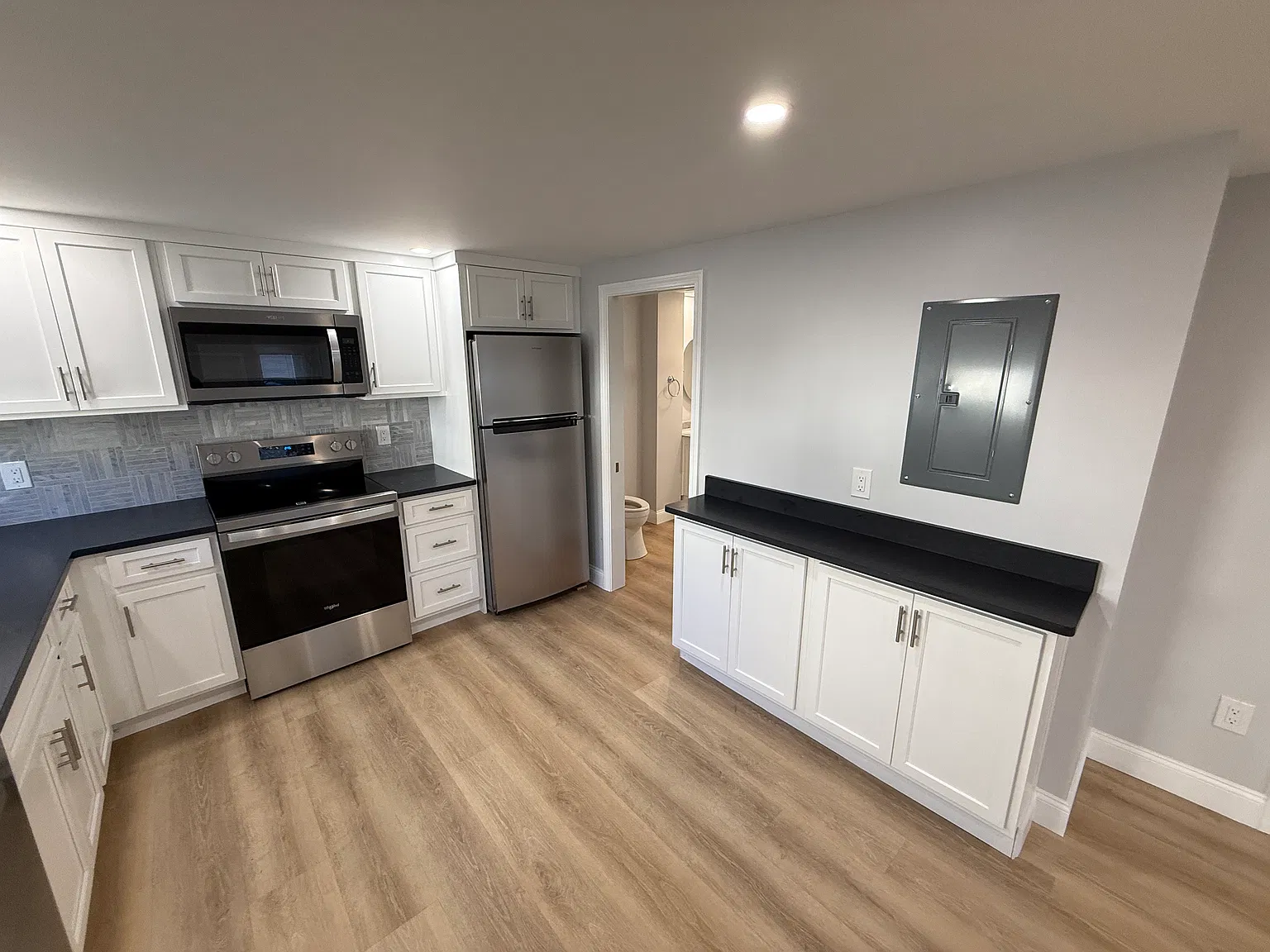 2 bed, 800 sqft, $2,395 — Photo 2