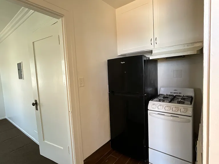 Kitchen stove refrigerator