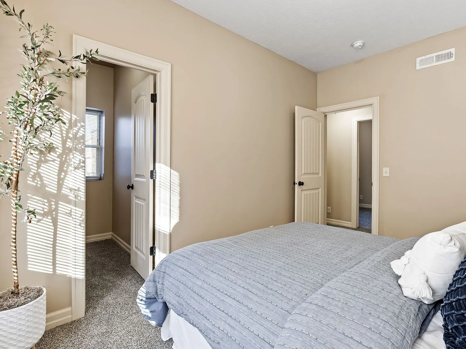 The Melrose - Apply Within 24 Hours of Touring and Get $750 Off 1 Month — Photo 4