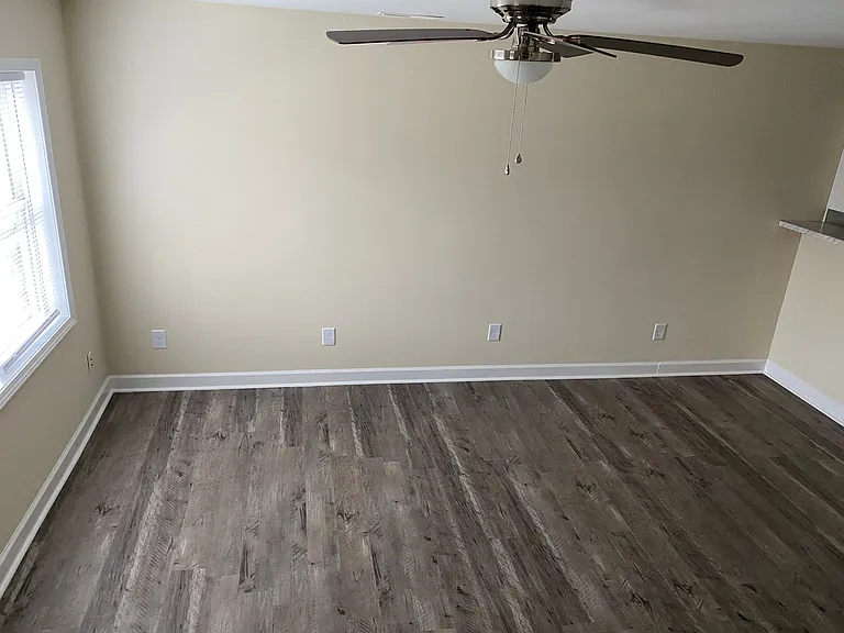 4918 Franklin Ave — Photo 5