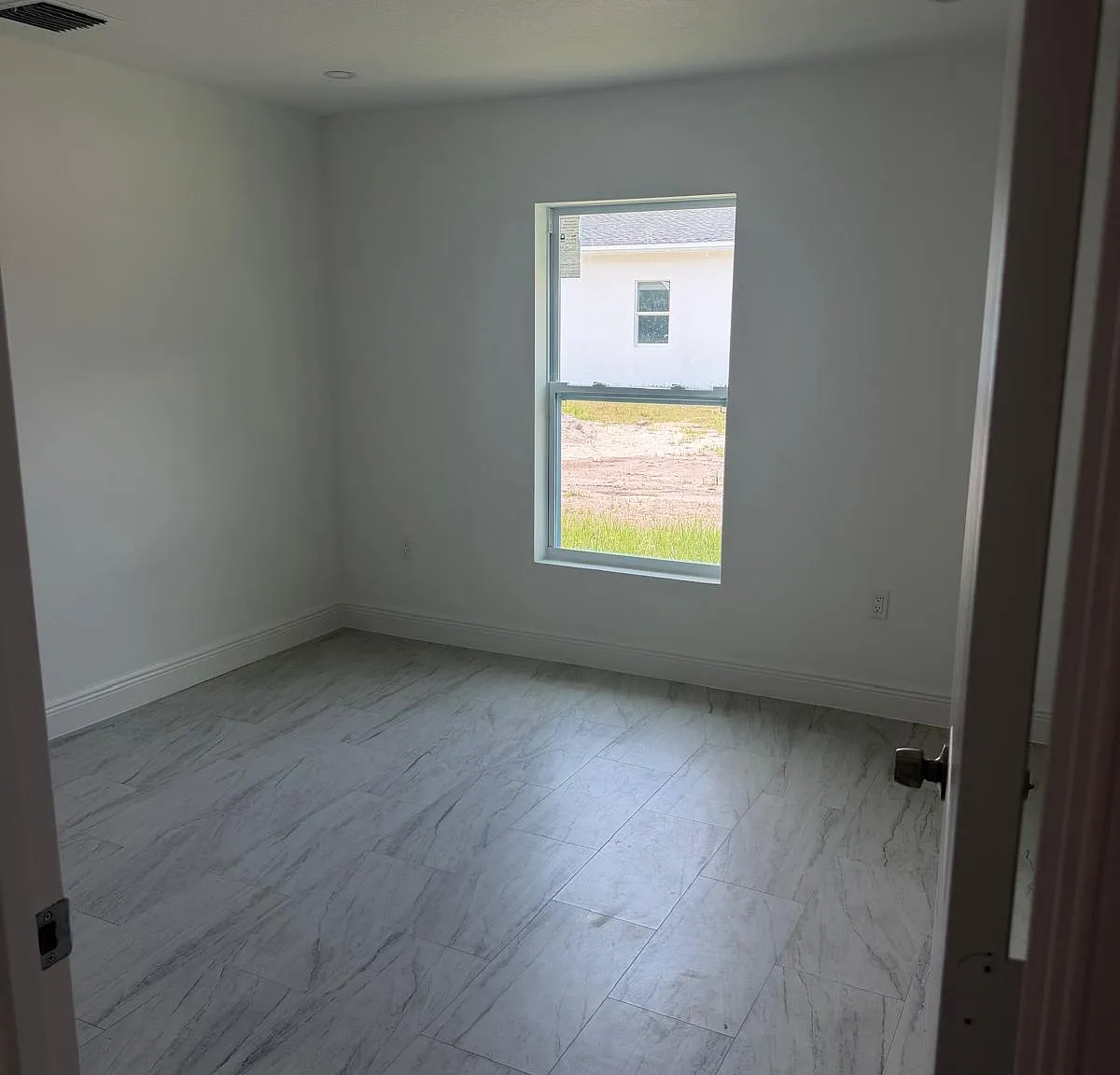 3 bed, 2.0 bath, 1085 sqft, $2,550 — Photo 4