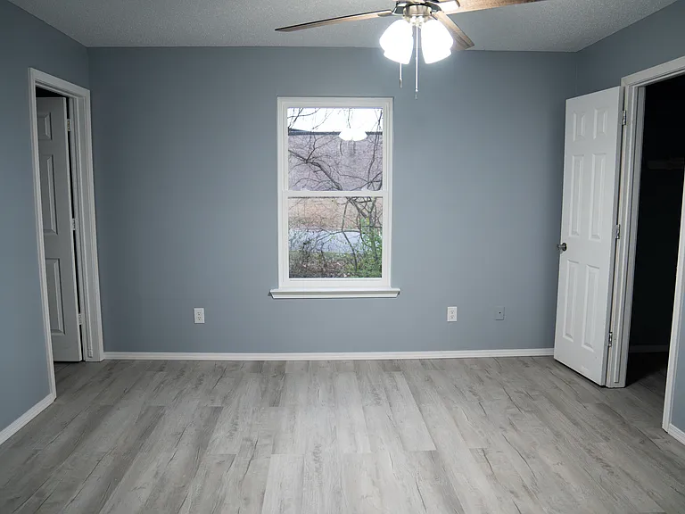 Second Room / Master