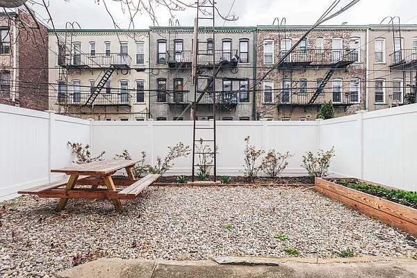 Rented by Nooklyn NYC LLC | media 36