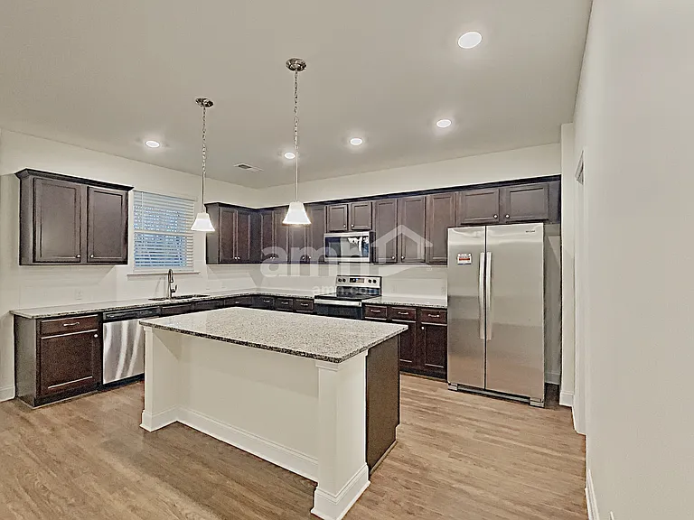331 Elmhurst Dr — Photo 7