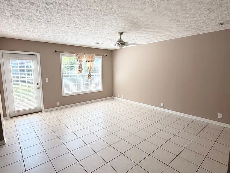 1477 N Donahue Dr #803 — Photo 5