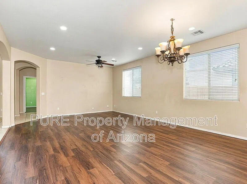 5 bed, 3.0 bath, 3553 sqft, $2,550 — Photo 3