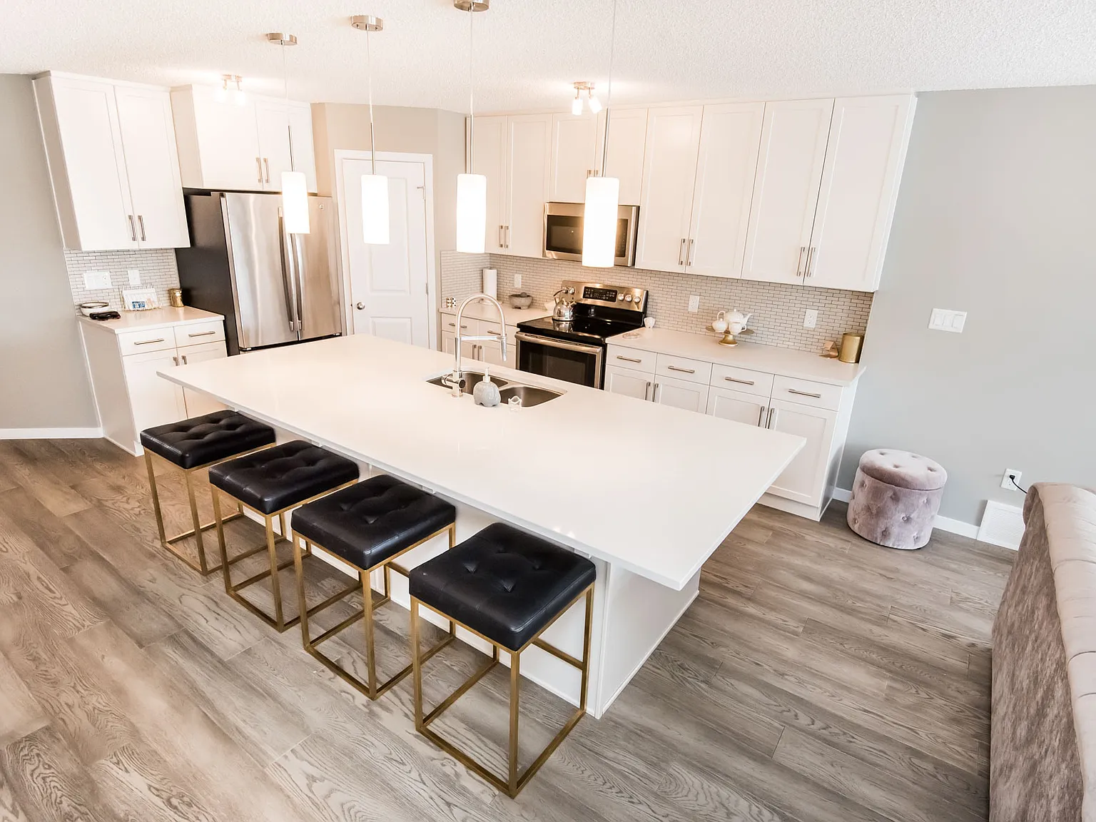 UPPER 2797 Chokecherry Place Southwest — Photo 2