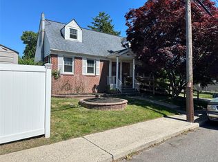 1527 Little Whaleneck Rd, Merrick, NY 11566