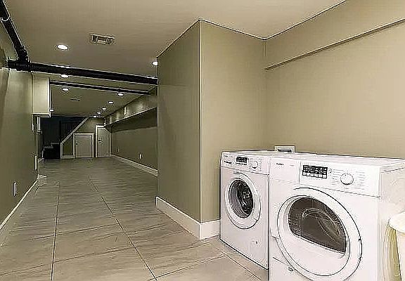 4th image of 205 Saint James Pl APT 1L