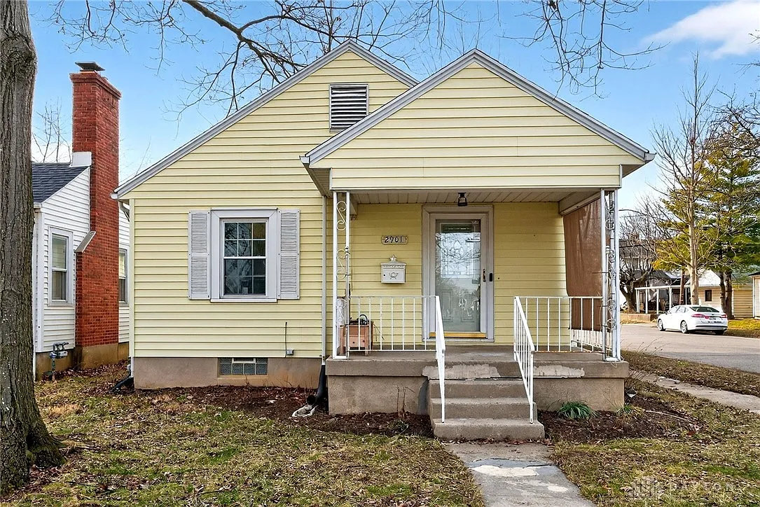 2901 Whittier Ave photo 1
