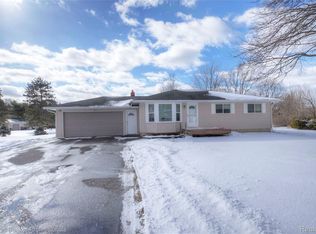 9555 Andersonville Rd, Clarkston, MI 48346