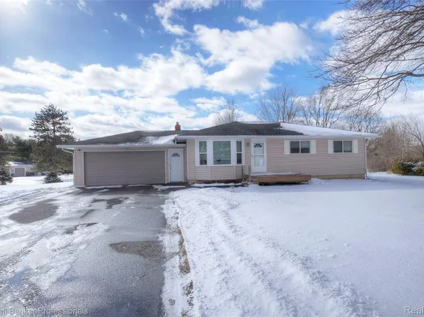 9555 Andersonville Rd, Clarkston, MI 48346