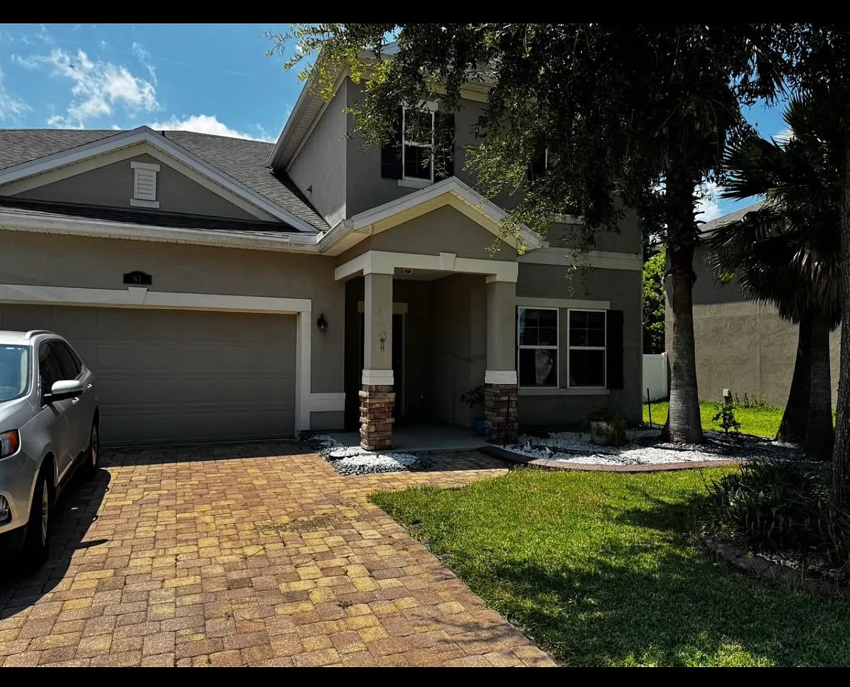 3 bed, 2.5 bath, 2653 sqft, $2,300 — Photo 1
