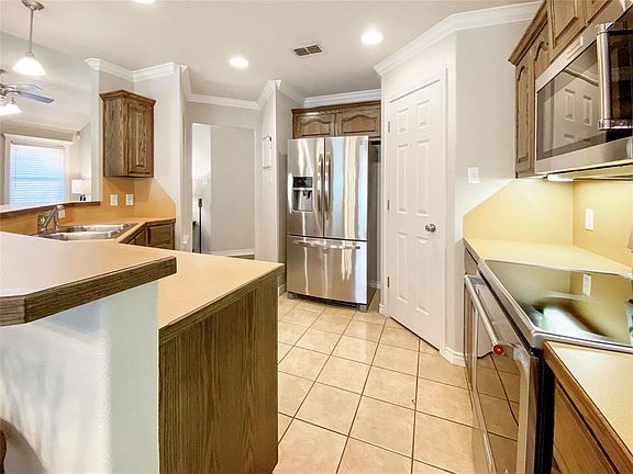 5th image of 389 Sugarberry Ave