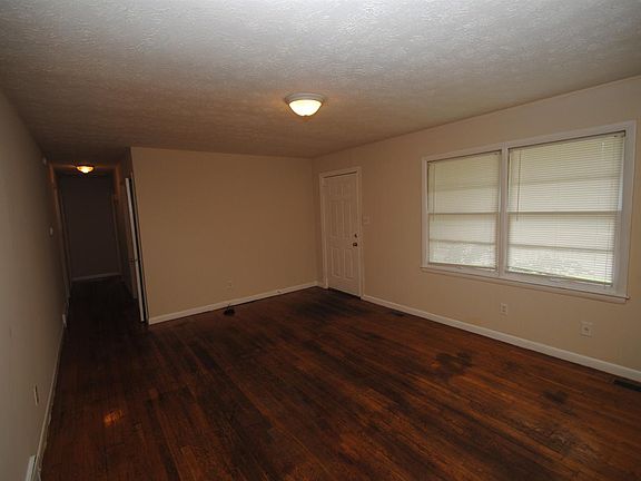4th image of 425 Hedgewood Dr