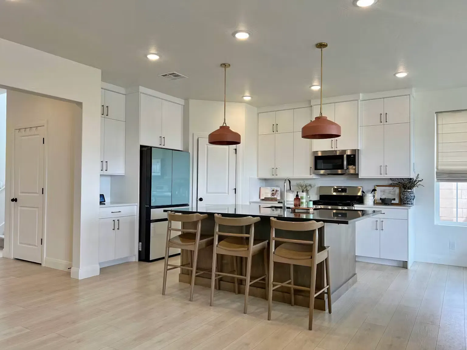 5 bed, 3.5 bath, 2967 sqft, $4,900 — Photo 2