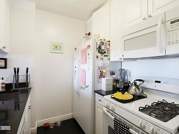 4th image of 225 E 95th St APT 25J