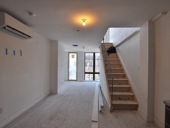 5th image of 679 Franklin Ave