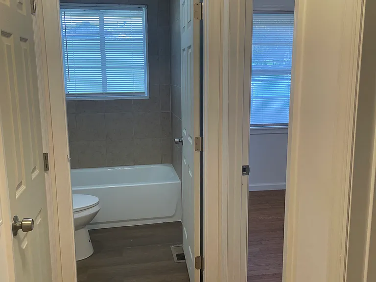 4006 Eastwood Dr — Photo 9