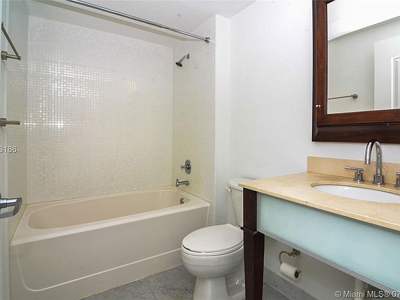 5th image of 500 NE 29th St APT 705