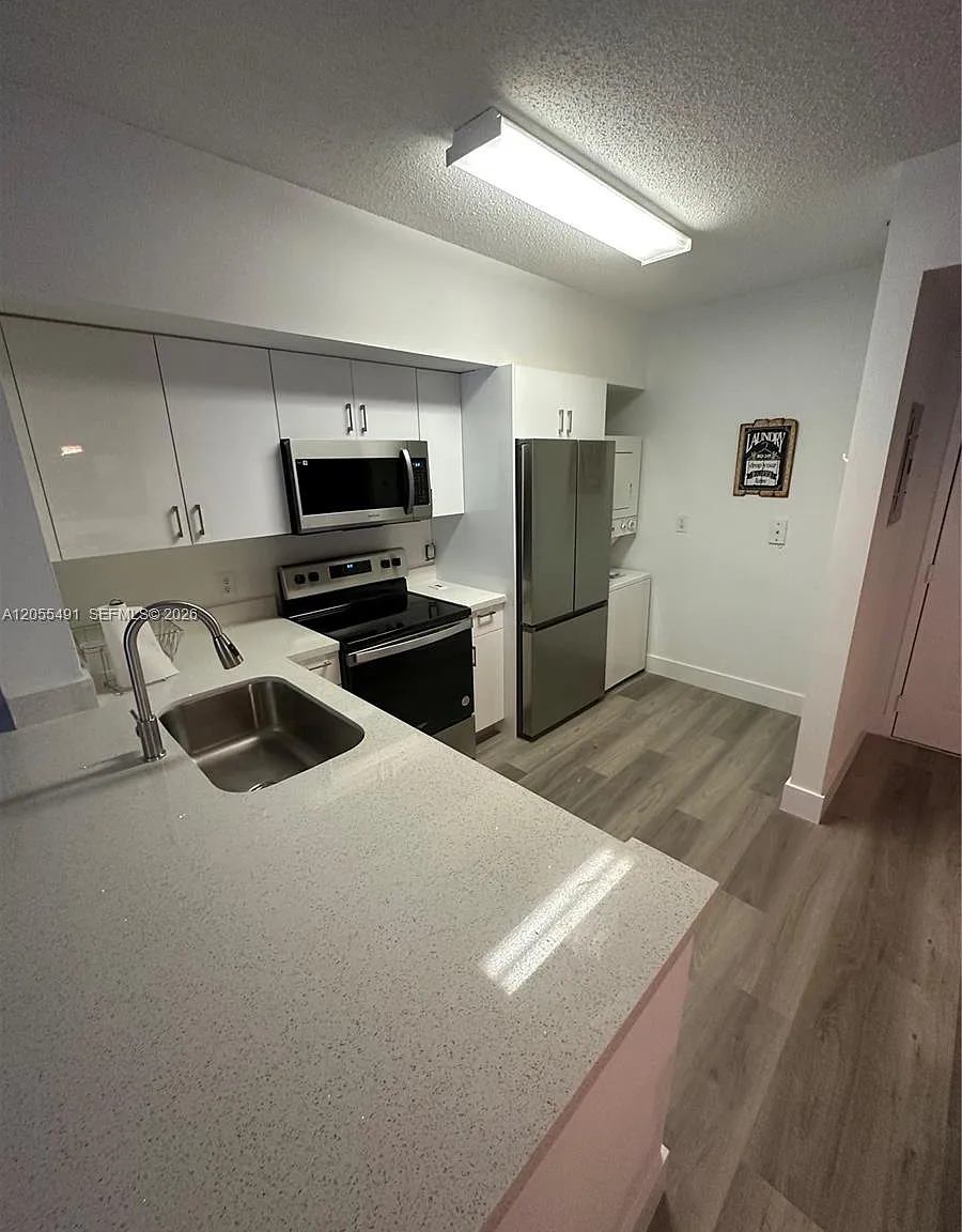 Blue Lagoon Condo — Photo 2