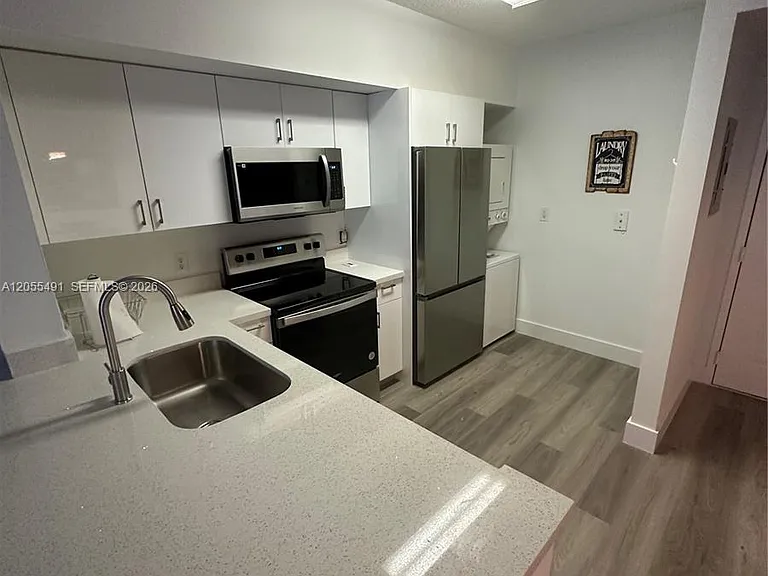 5085 NW 7th St #410 — Photo 2