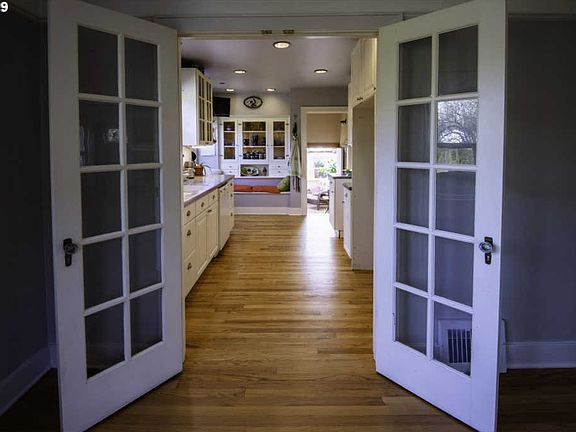 4th image of 723 SE 20th Pl
