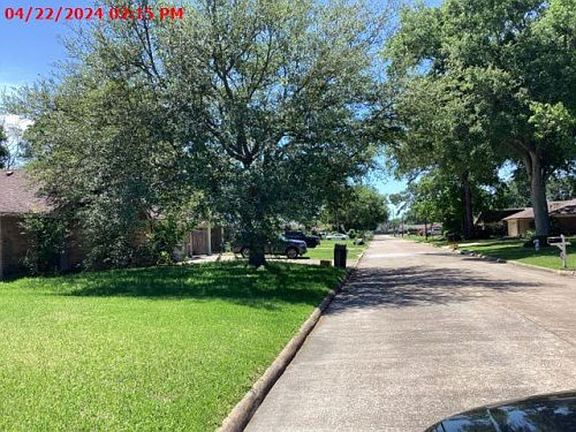 Exterior Neighborhood (street photo)