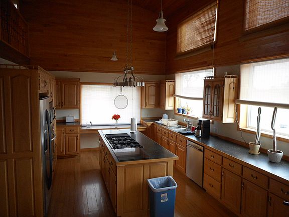 Tons of oak cabinets