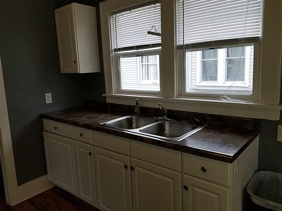 3rd image of 825 Grant St
