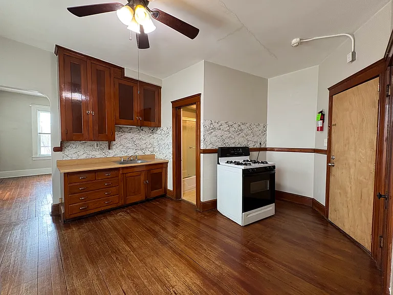 231 Cato St #2R — Photo 4