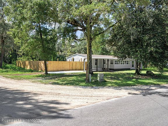 5th image of 34918 Reynolds St