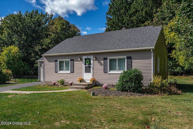 3rd image of 55 Fane Court