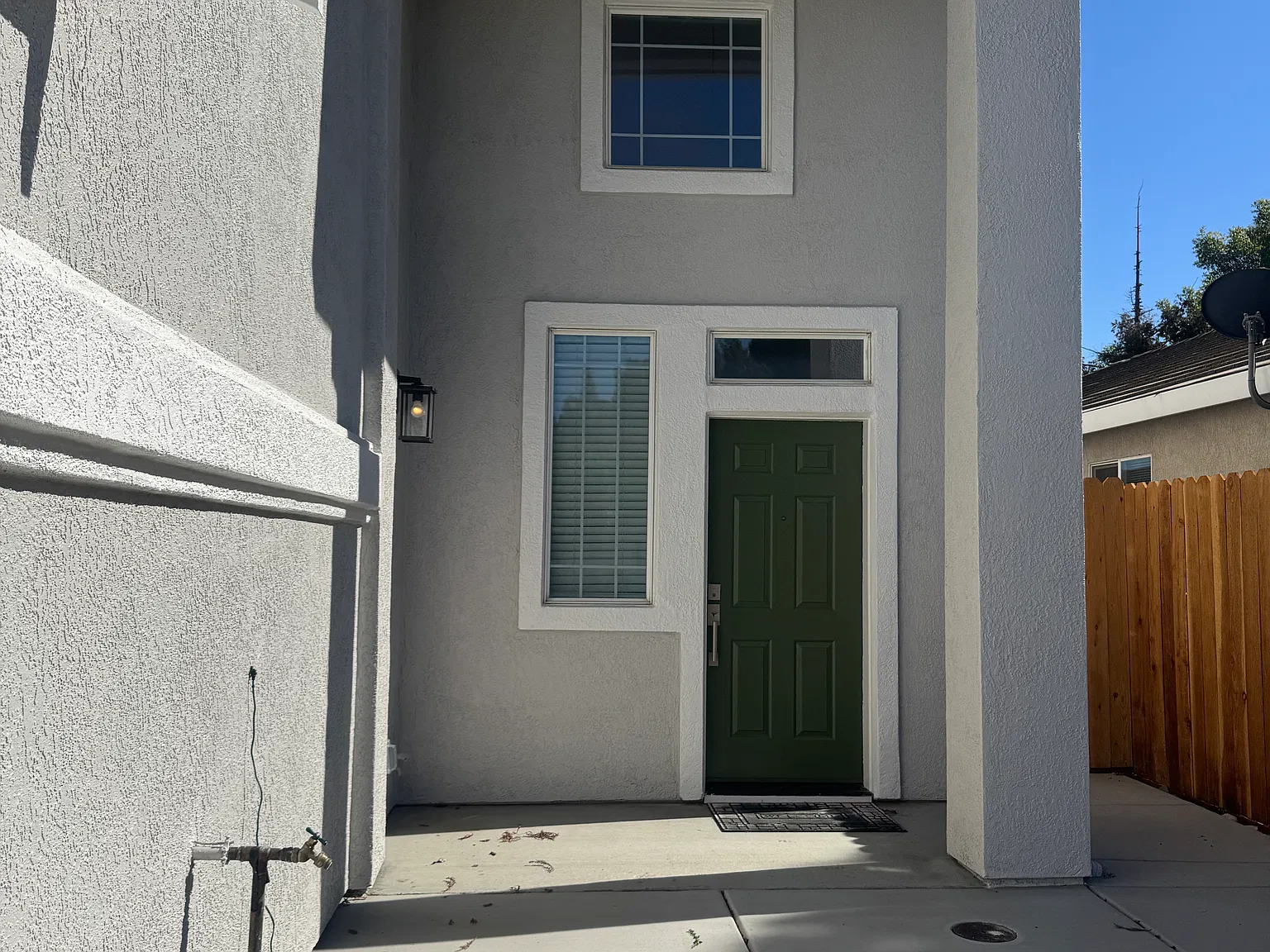4 bed, 2.5 bath, 1663 sqft, $3,300 — Photo 2