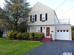 33 Sunset Rd, Bay Shore, NY 11706