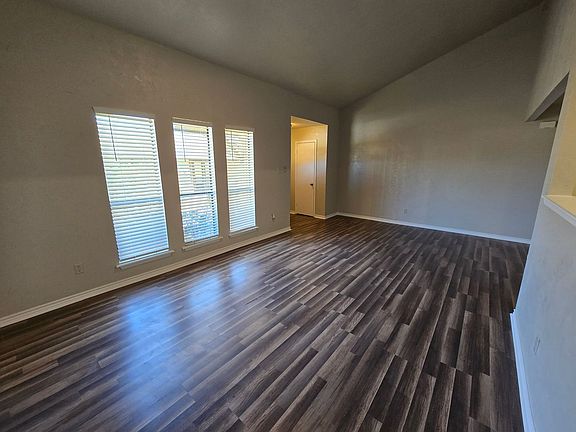4th image of 2323 De Lee St APT 34