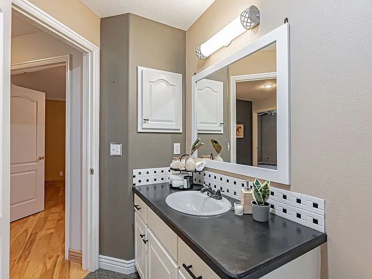 3915 Woodhaven Ln — Photo 36