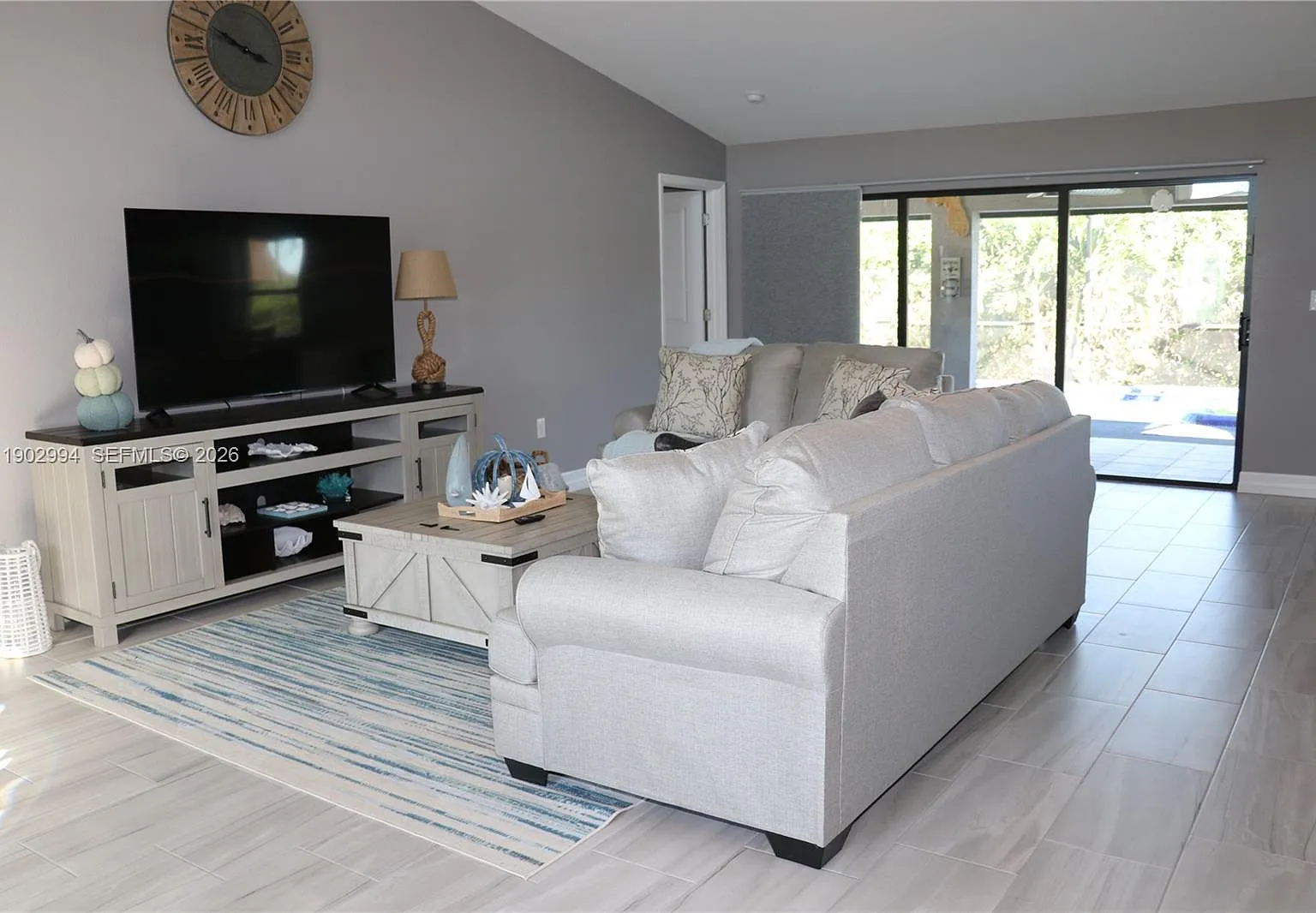 3 bed, 2.0 bath, 1677 sqft, $4,500 — Photo 4