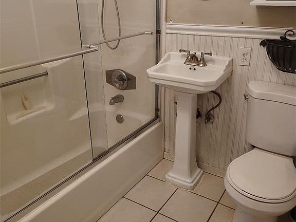 4th image of 2462 Graydon Ave