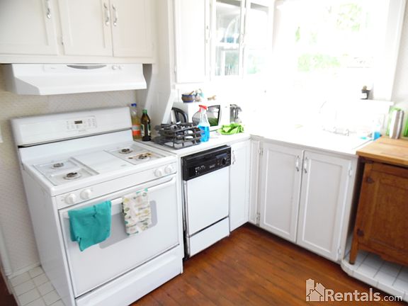 4th image of 1103 Bigelow Ave NE