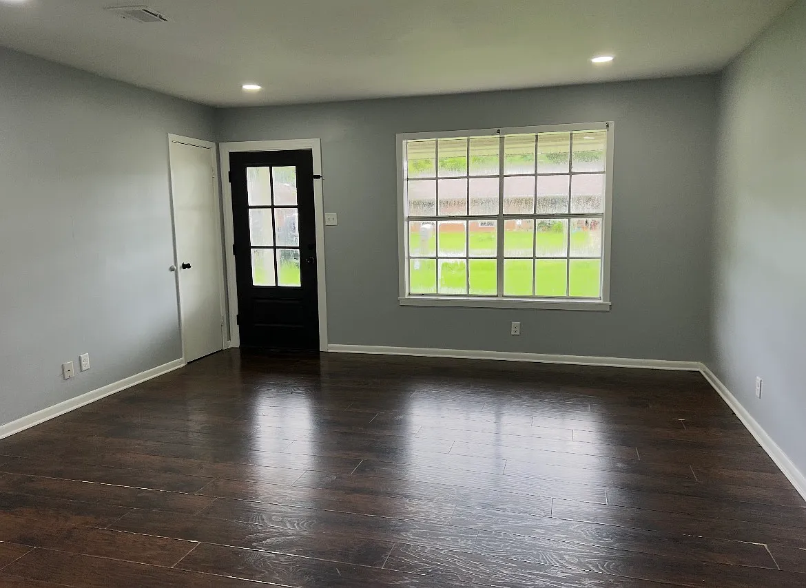 3 bed, 1282 sqft, $1,650 — Photo 2