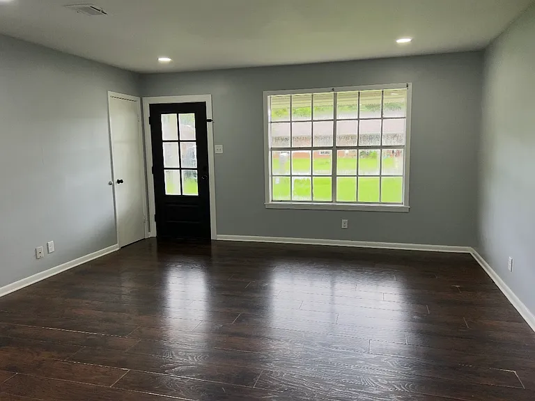 207 Dogwood Dr — Photo 2