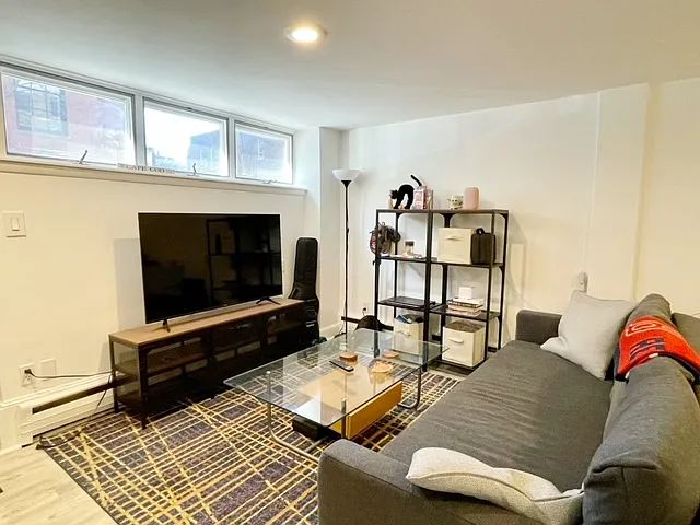 22 Anderson St #22