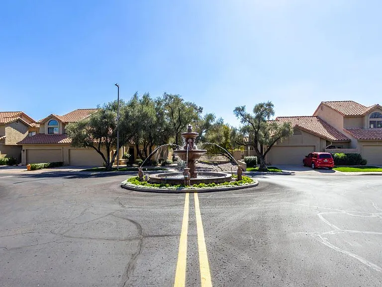 7921 E Joshua Tree Ln — Photo 36